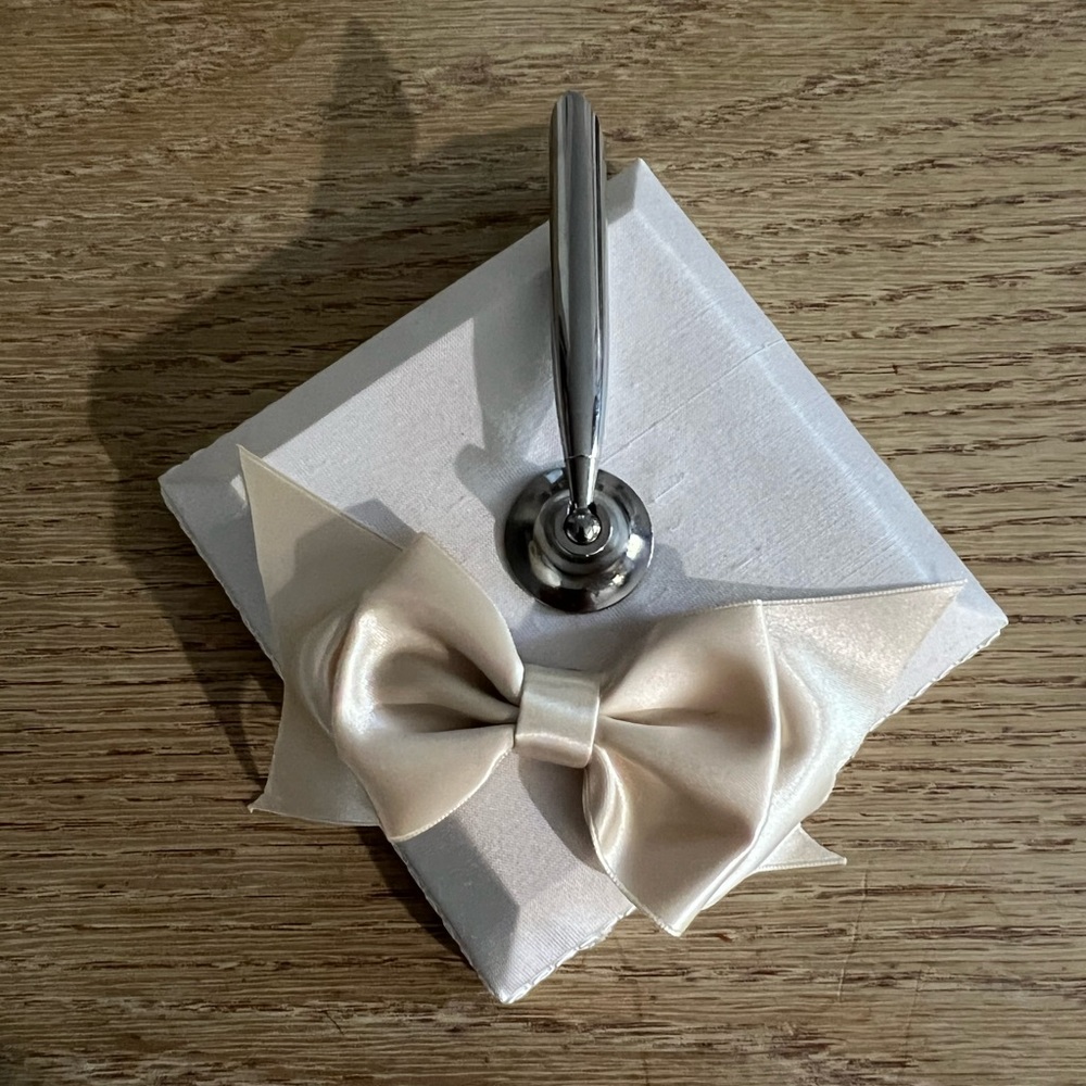 NEW - Wedding Fountain Pen -Simply Charming- Ivory Silk Magnolia Bow Collection